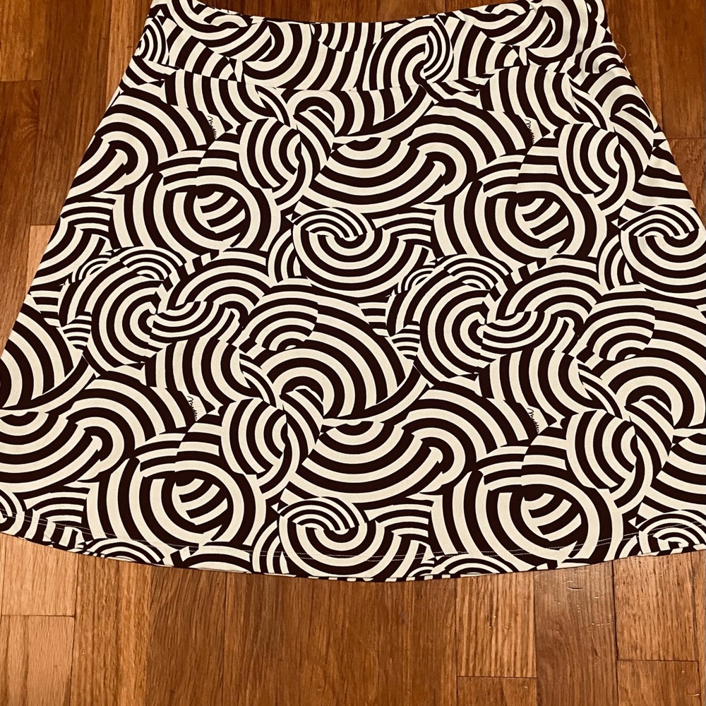 Stylish Black and White Swirl Skirt